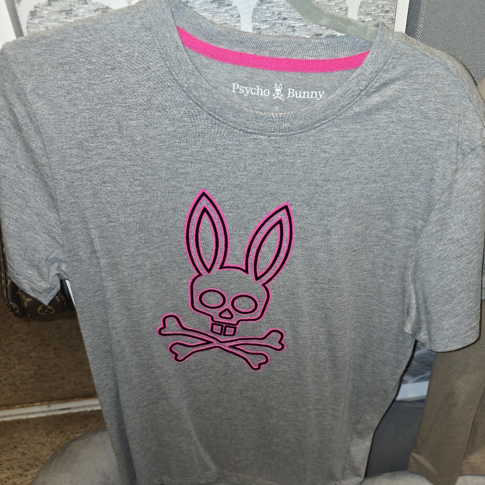 Psycho Bunny Gray Tee with Hot Pink Bunny Skull Logo